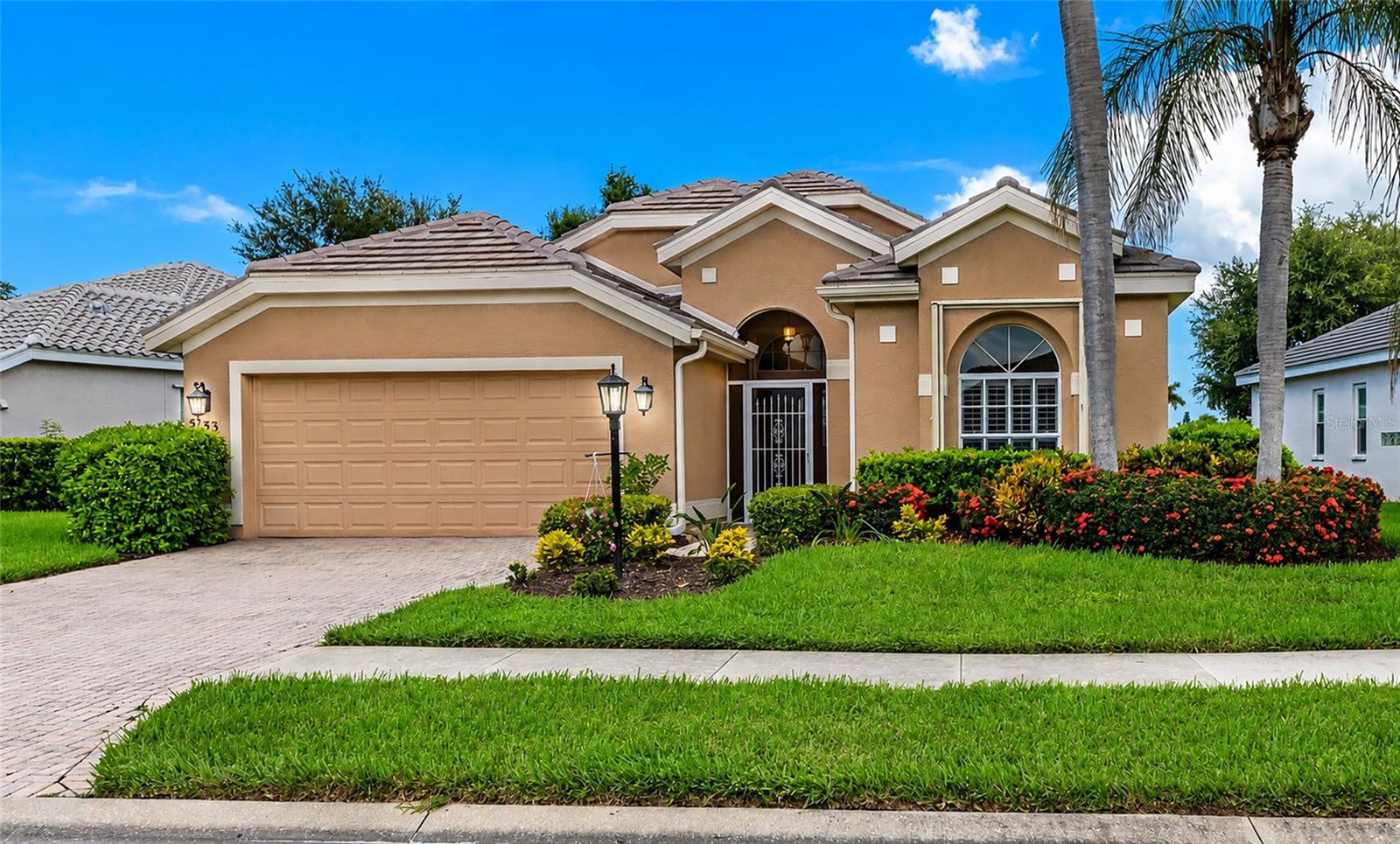 5133 FLAGSTONE DR - Photo 1