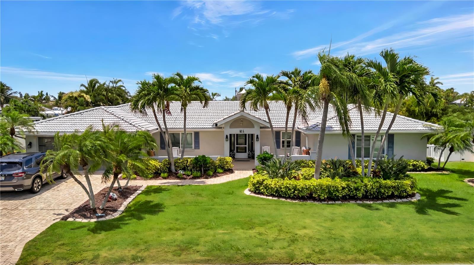 514 KEY ROYALE DR - Photo 1