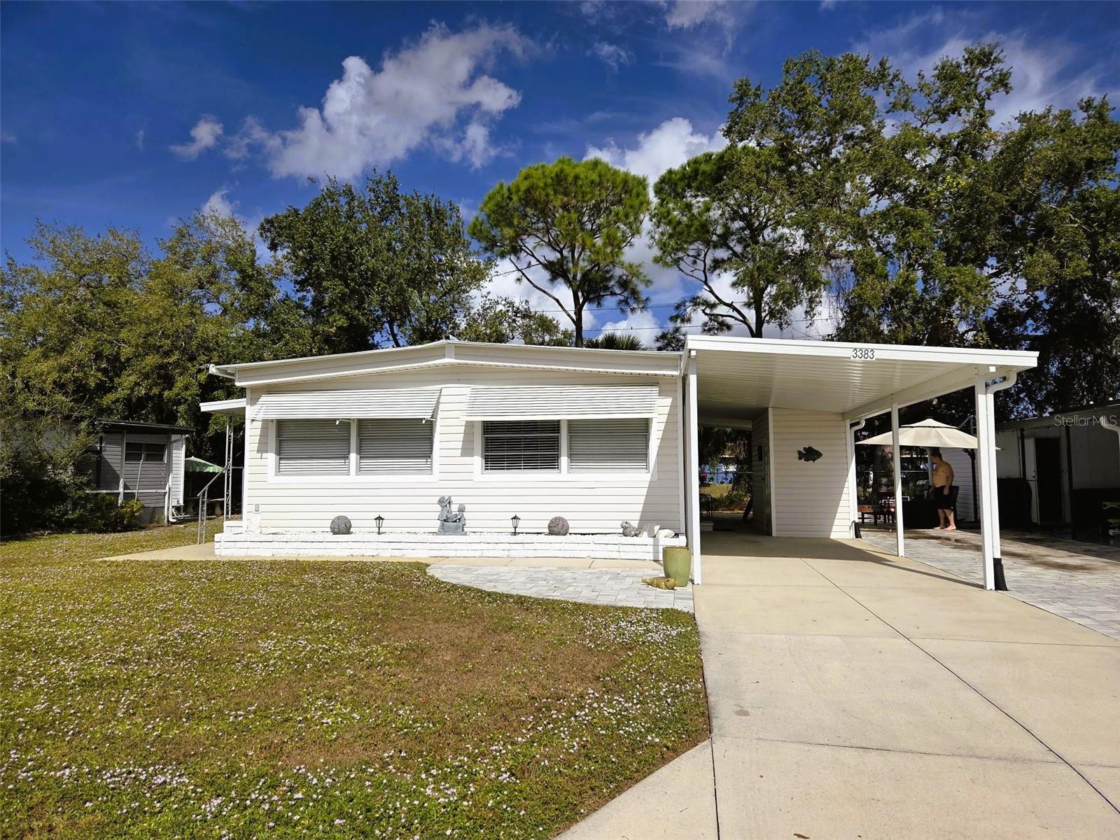 3383 OAKWOOD BLVD N - Photo 1
