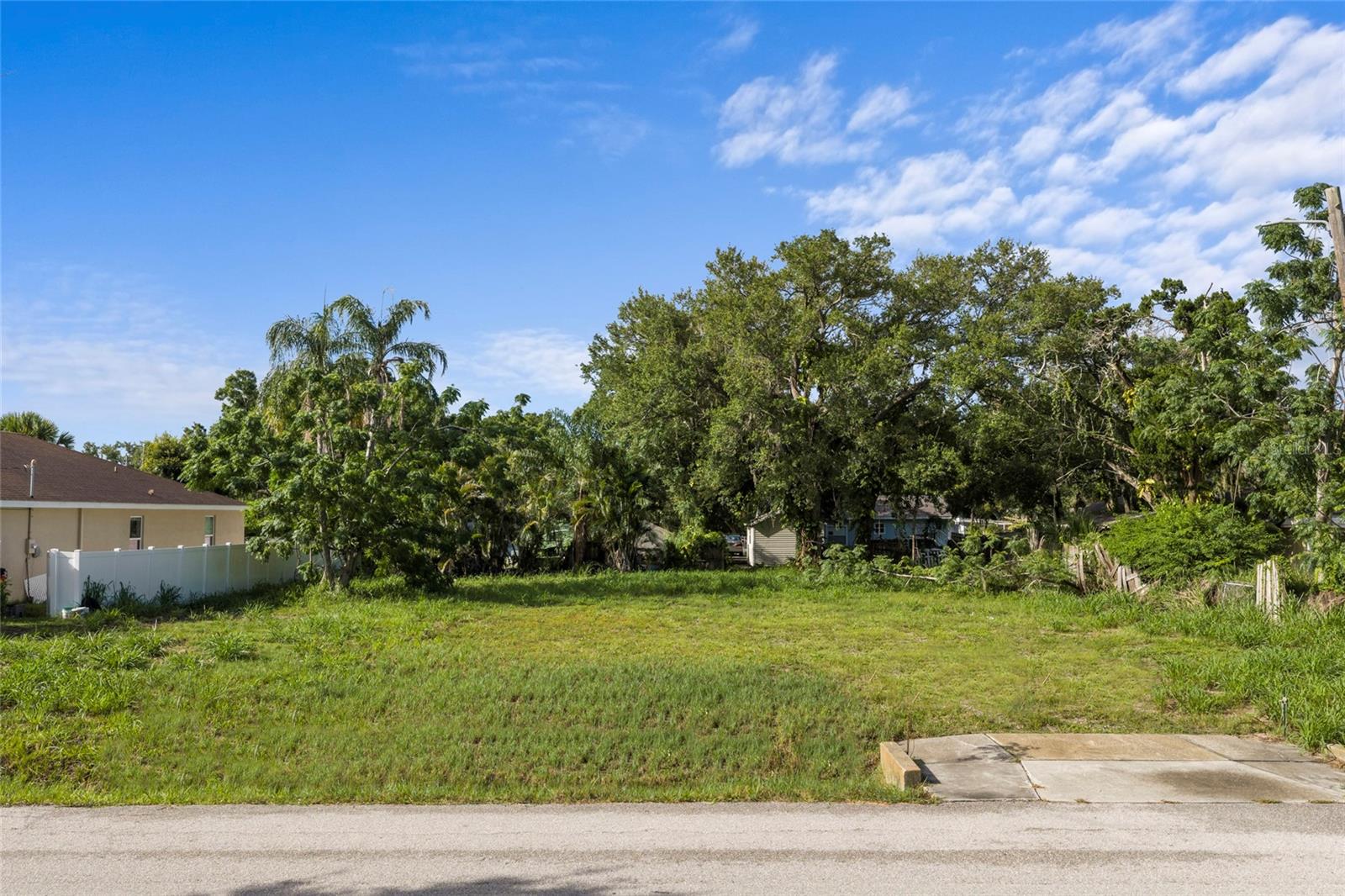 2930 HAWTHORNE ST - Photo 1