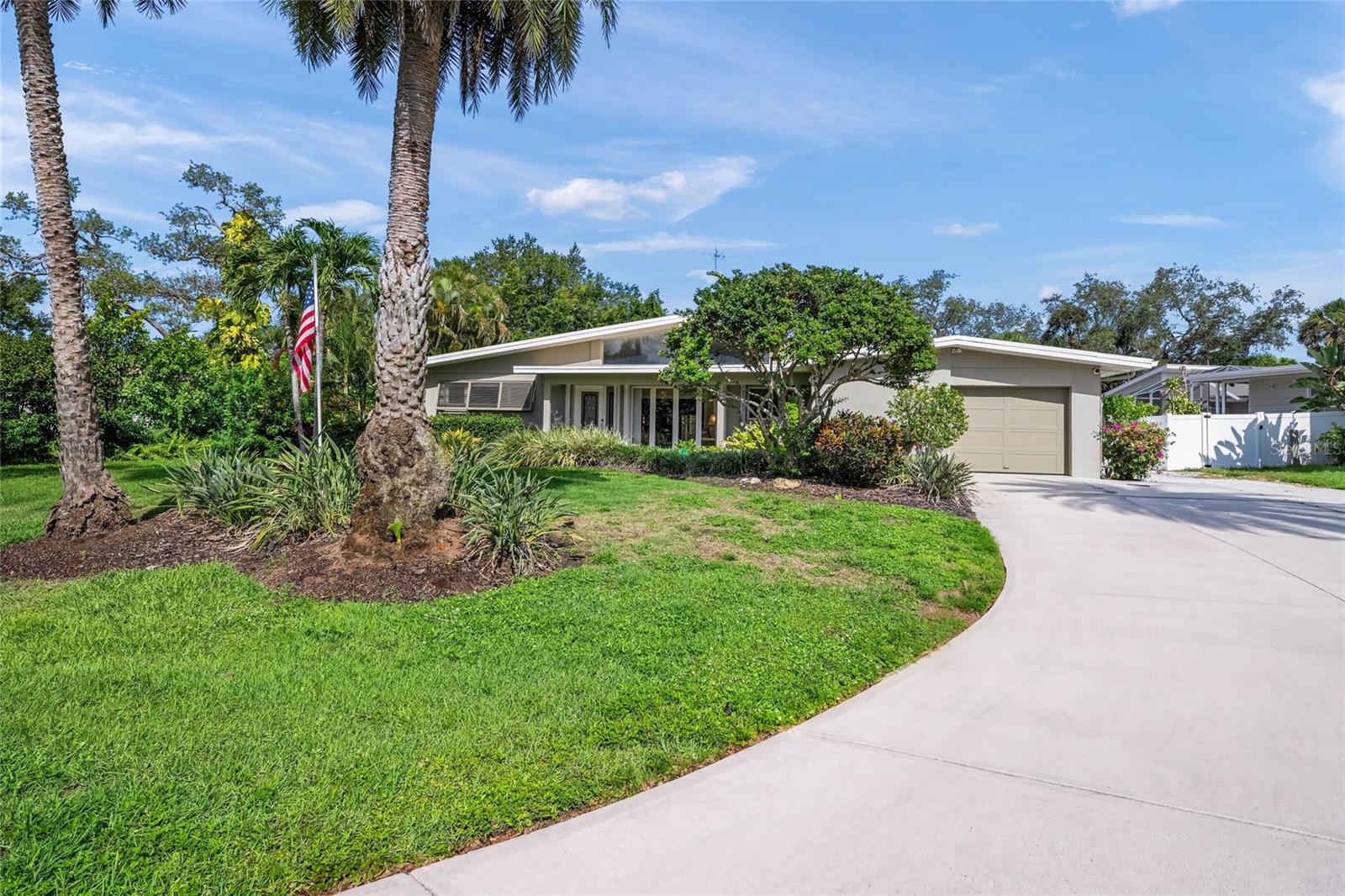 7616 COVE TER - Photo 1