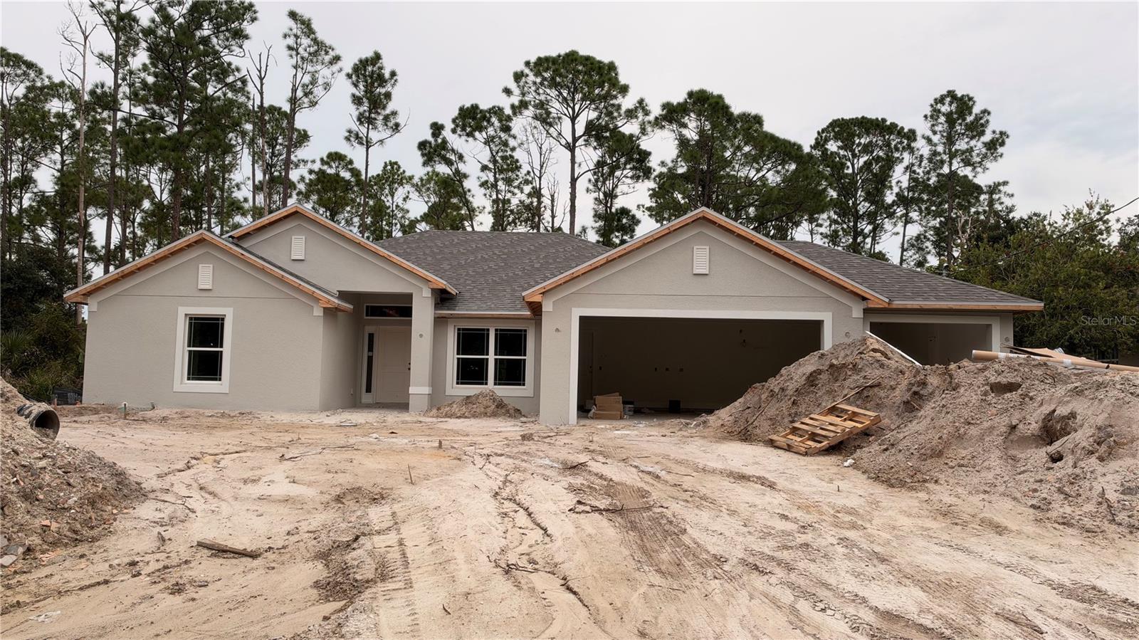 5806 GARAFOLA AVE - Photo 1
