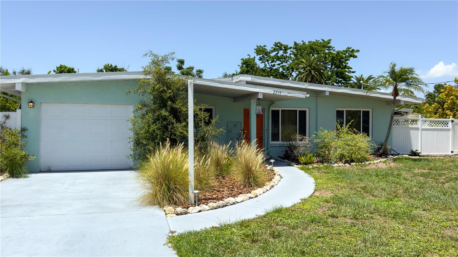 2215 ALVARADO LN - Photo 1