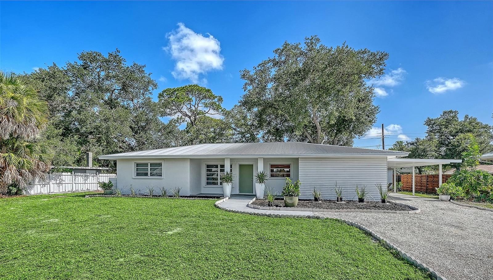 2719 TEMPLE ST - Photo 1