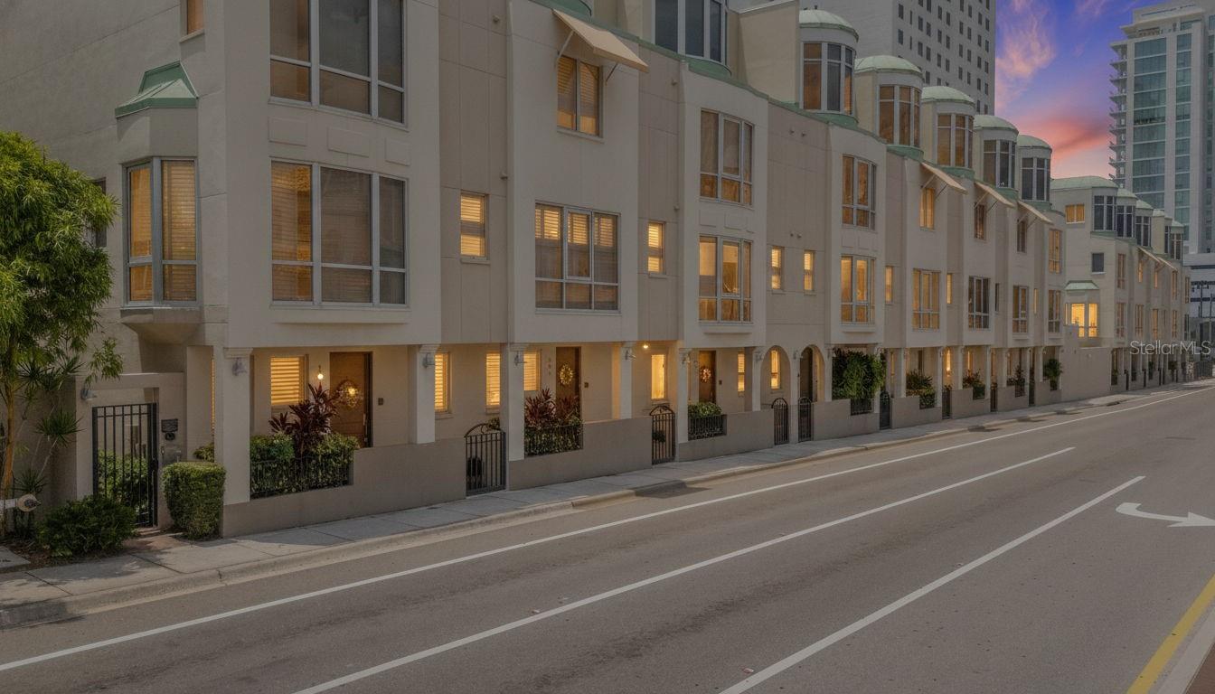 235 COCOANUT AVE #108B - Photo 1