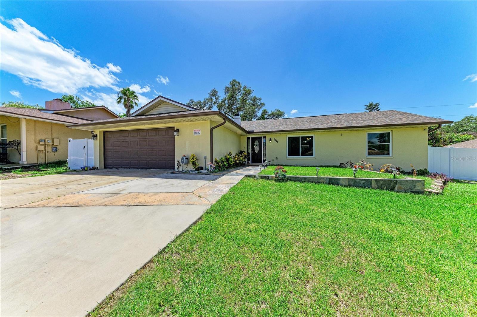 1520 SUNNYHILLS DR - Photo 1