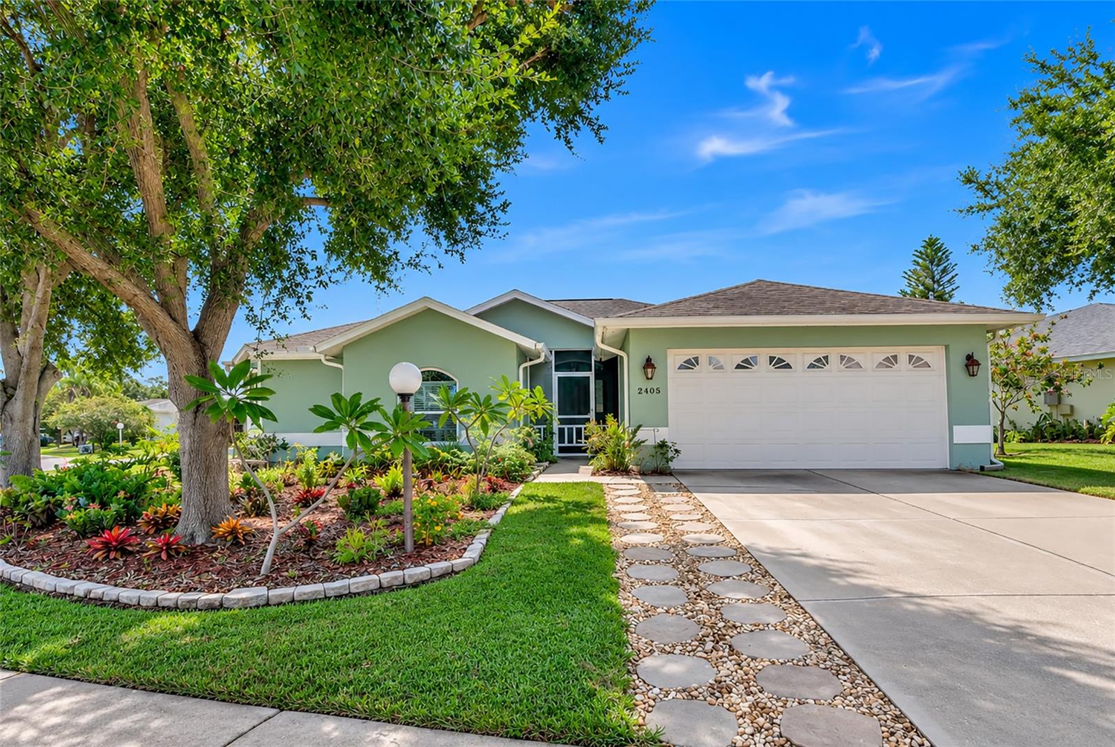 2405 ICECAPADE DR - Photo 1
