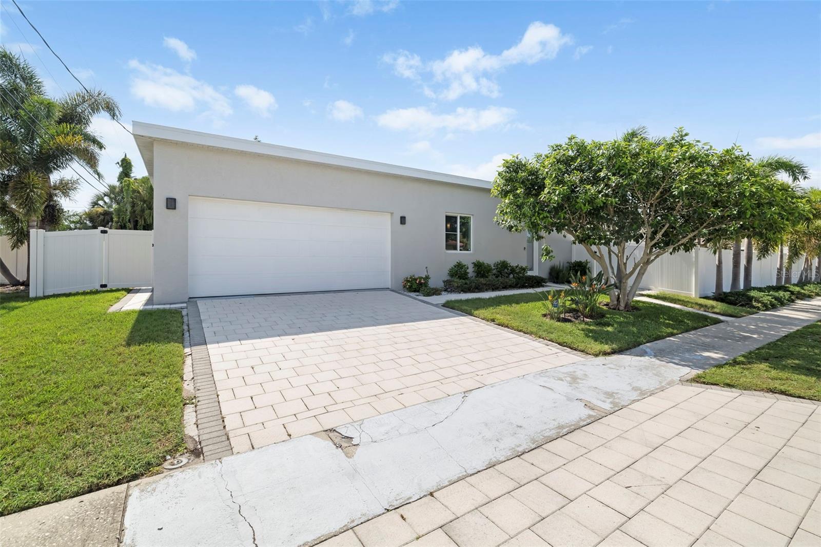 4524 RIVERWOOD AVE - Photo 1