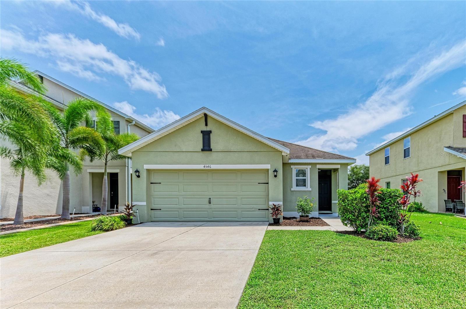 4546 LINDEVER LN - Photo 1