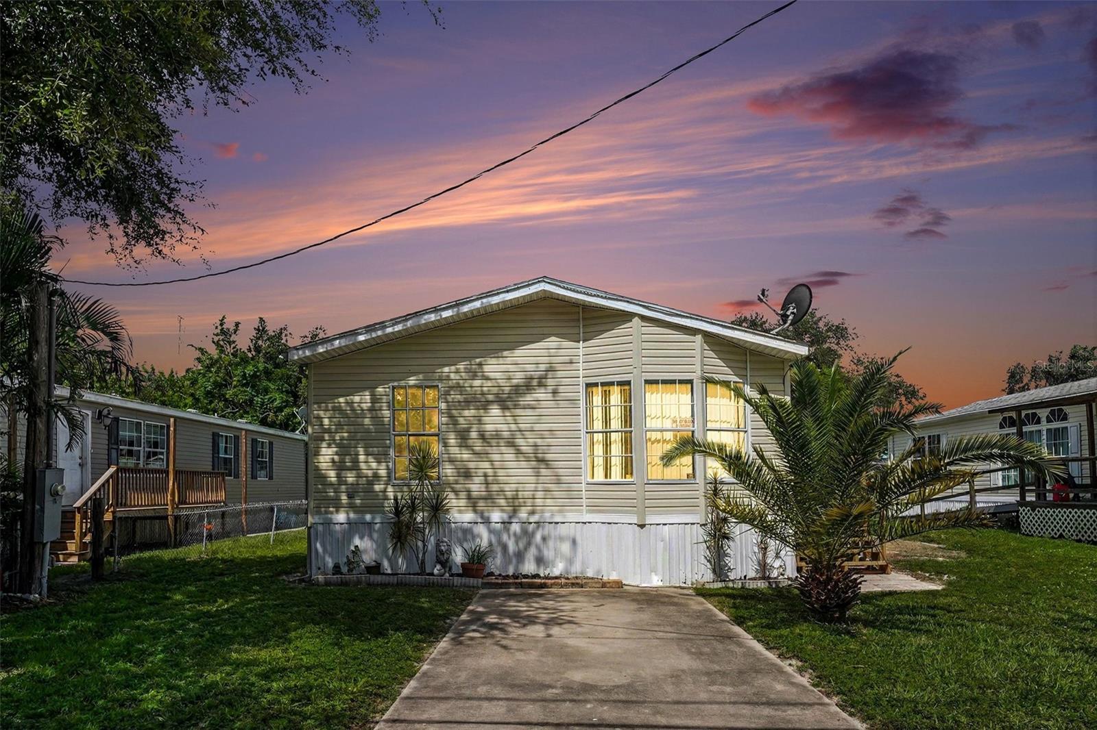 4928 ELIZABETH AVE - Photo 1