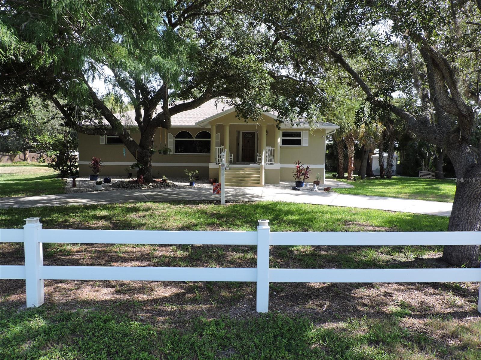 905 COLONIAL RD - Photo 1