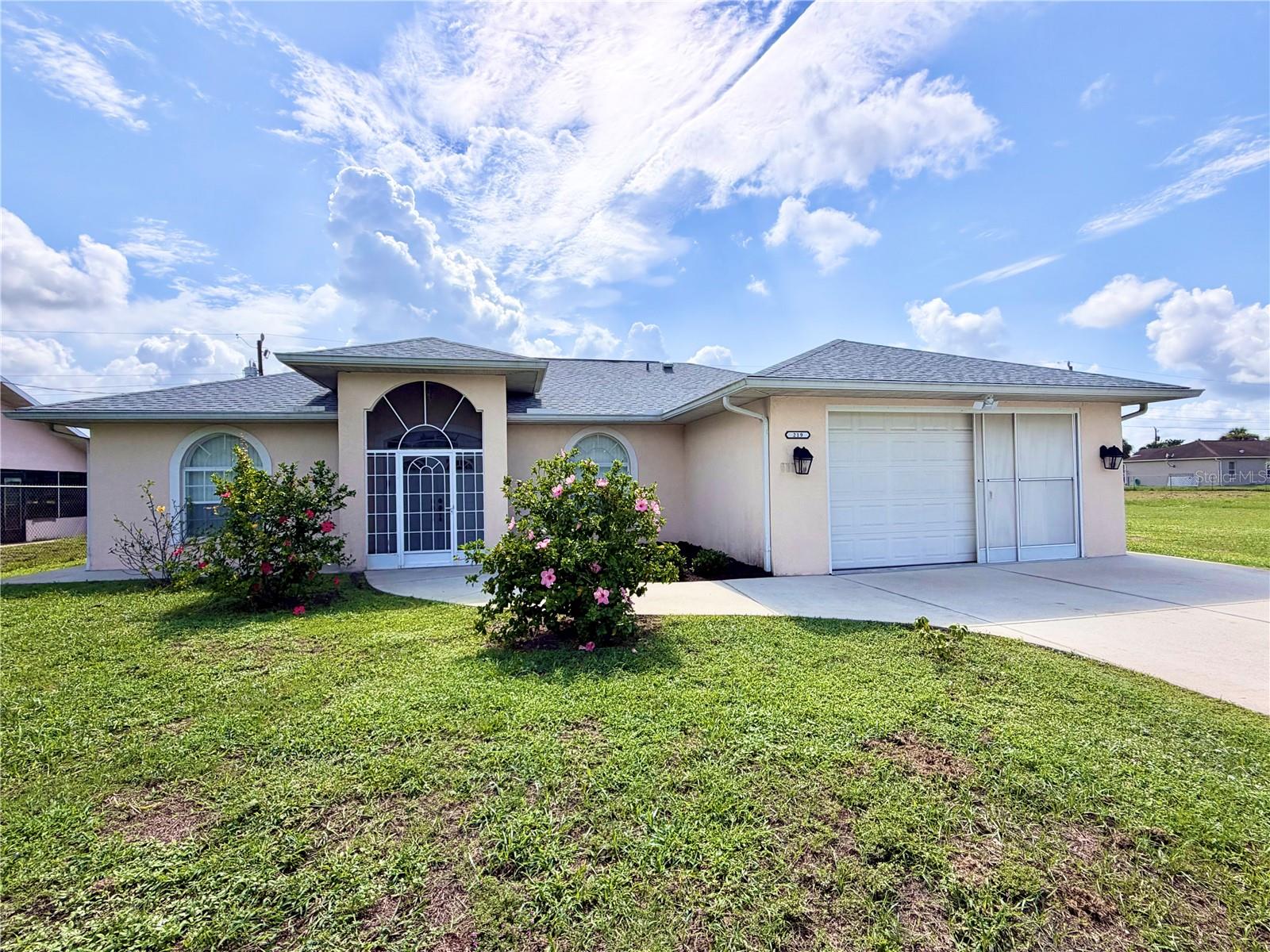 219 VENETIA AVE - Photo 1