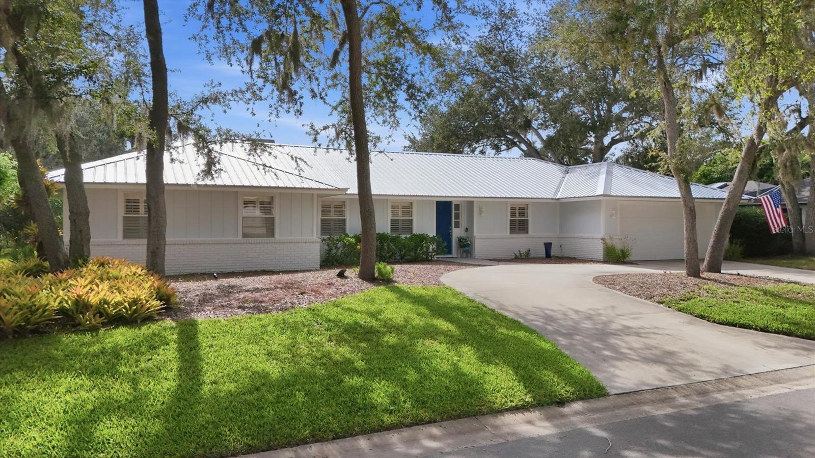 5505 BENEVA WOODS CIR - Photo 1