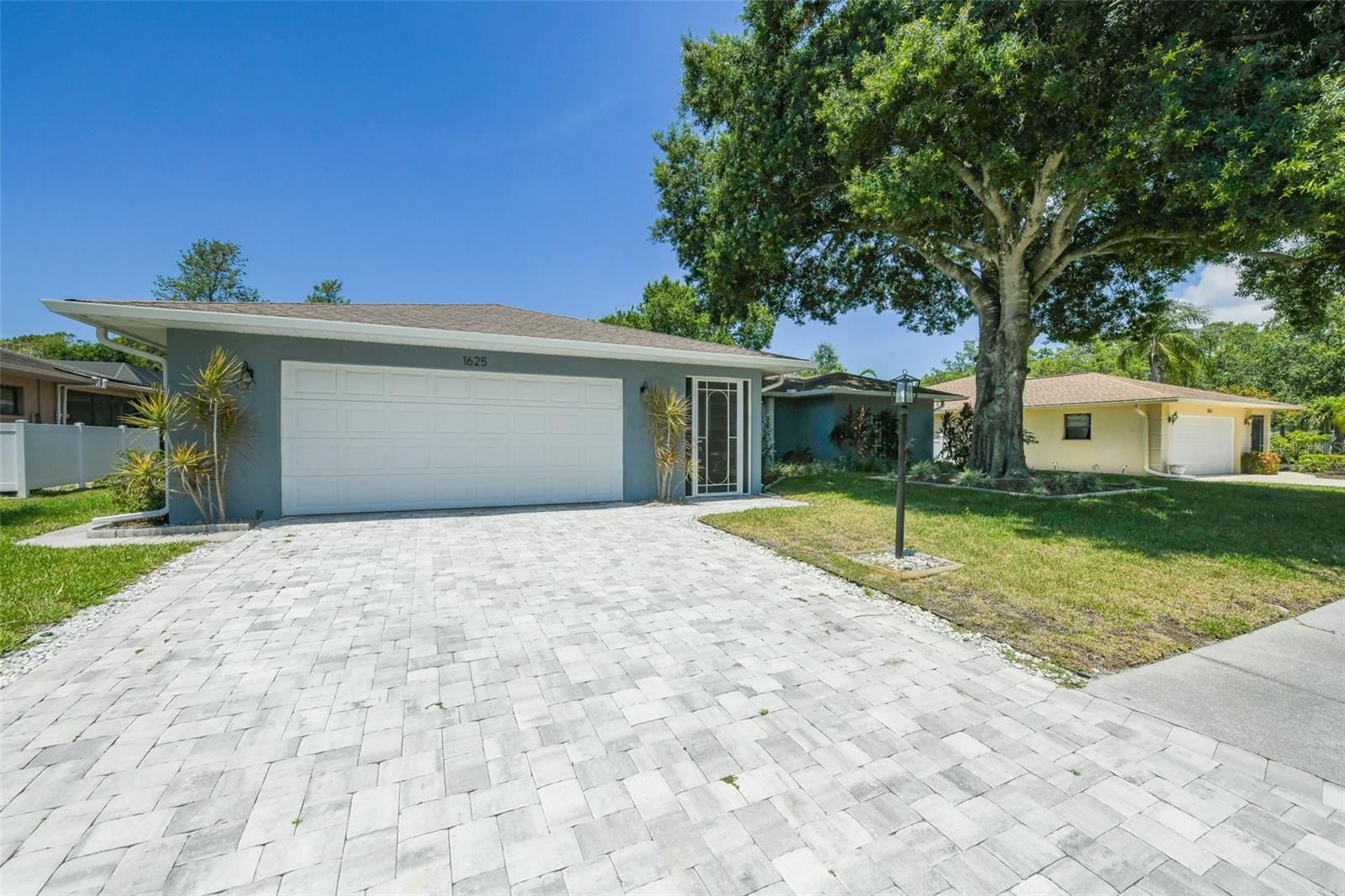 1625 BAY HILL CIR - Photo 1