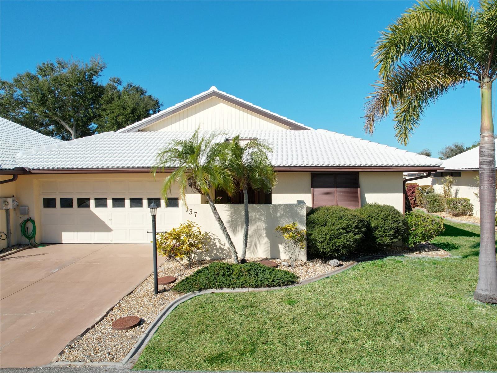 137 DRIFTING SANDS DR - Photo 1
