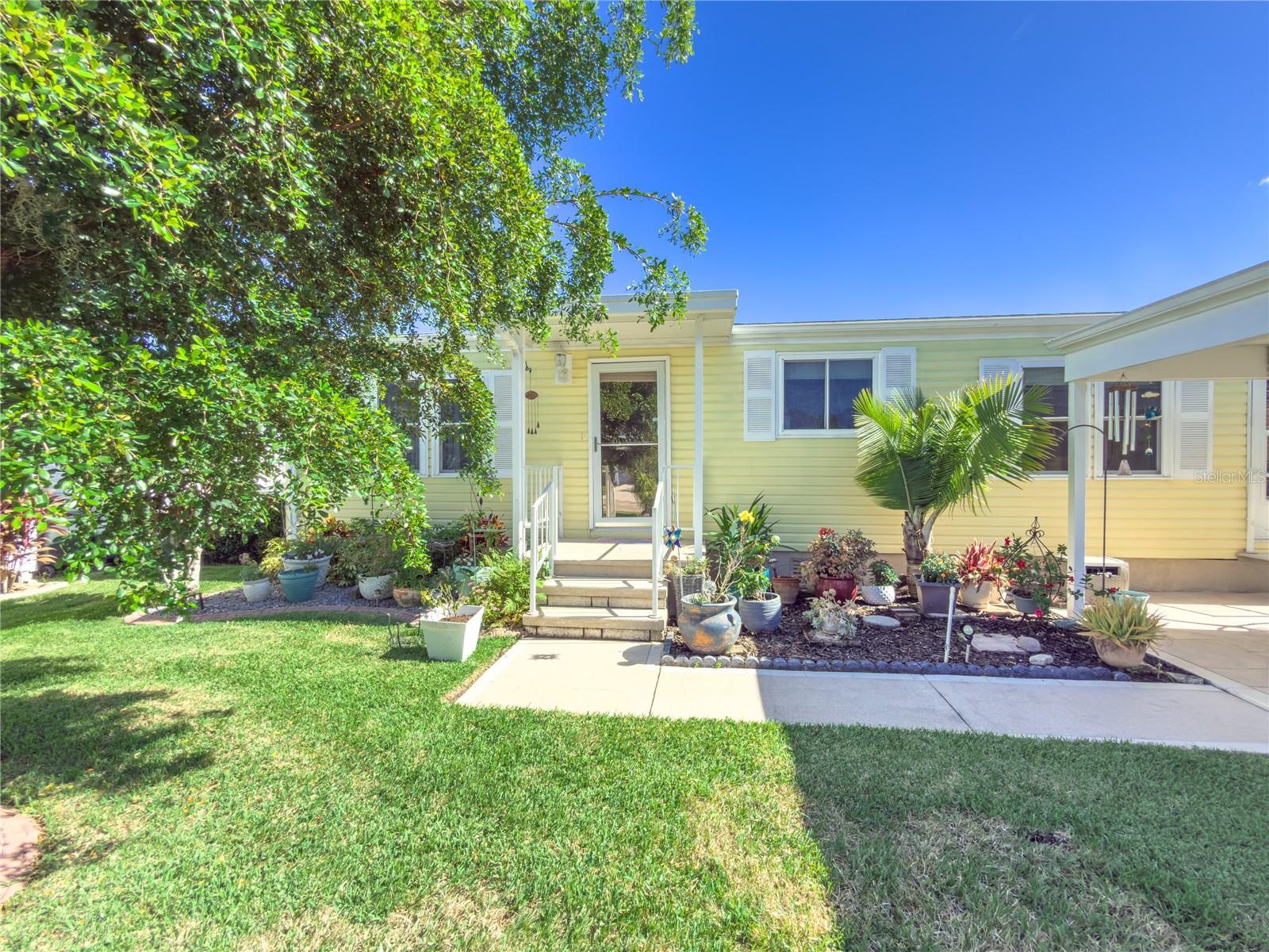 190 NIGHTINGALE CIR - Photo 1