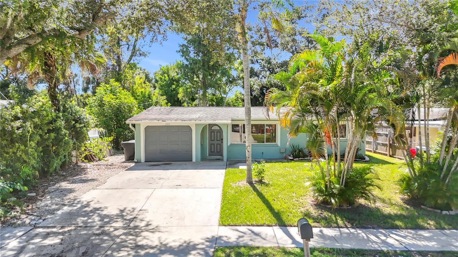 2212 VINSON AVE - Photo 1