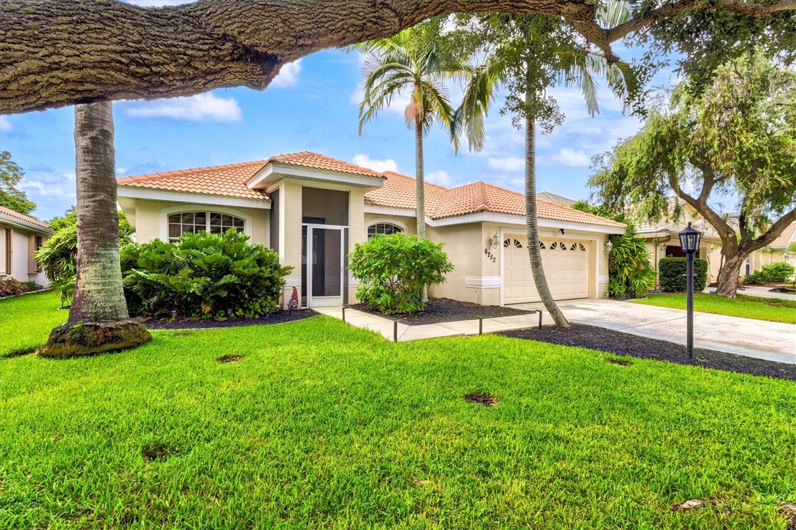 6252 DONNINGTON CT - Photo 1
