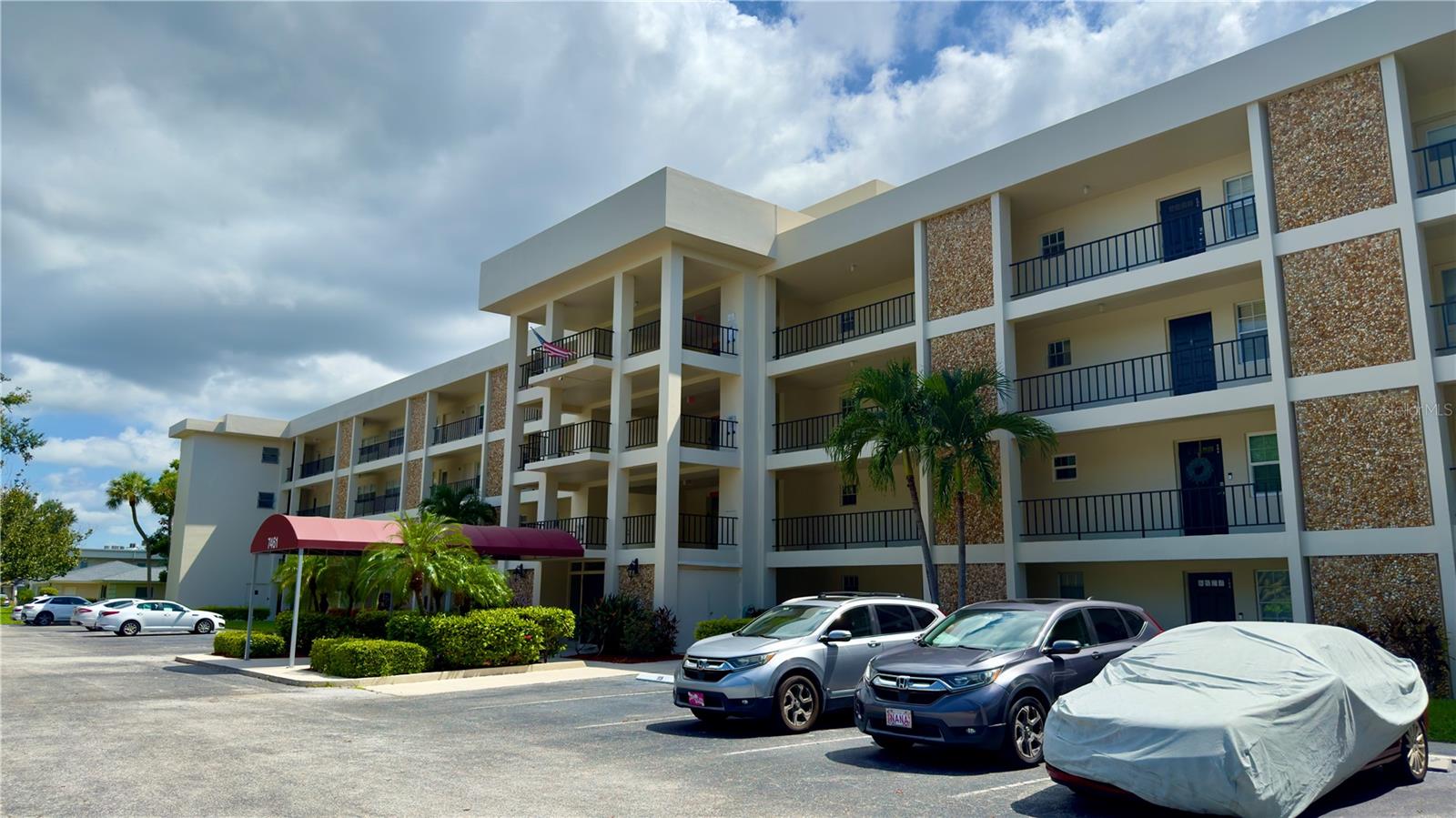 7461 W COUNTRY CLUB DR N #306 - Photo 1