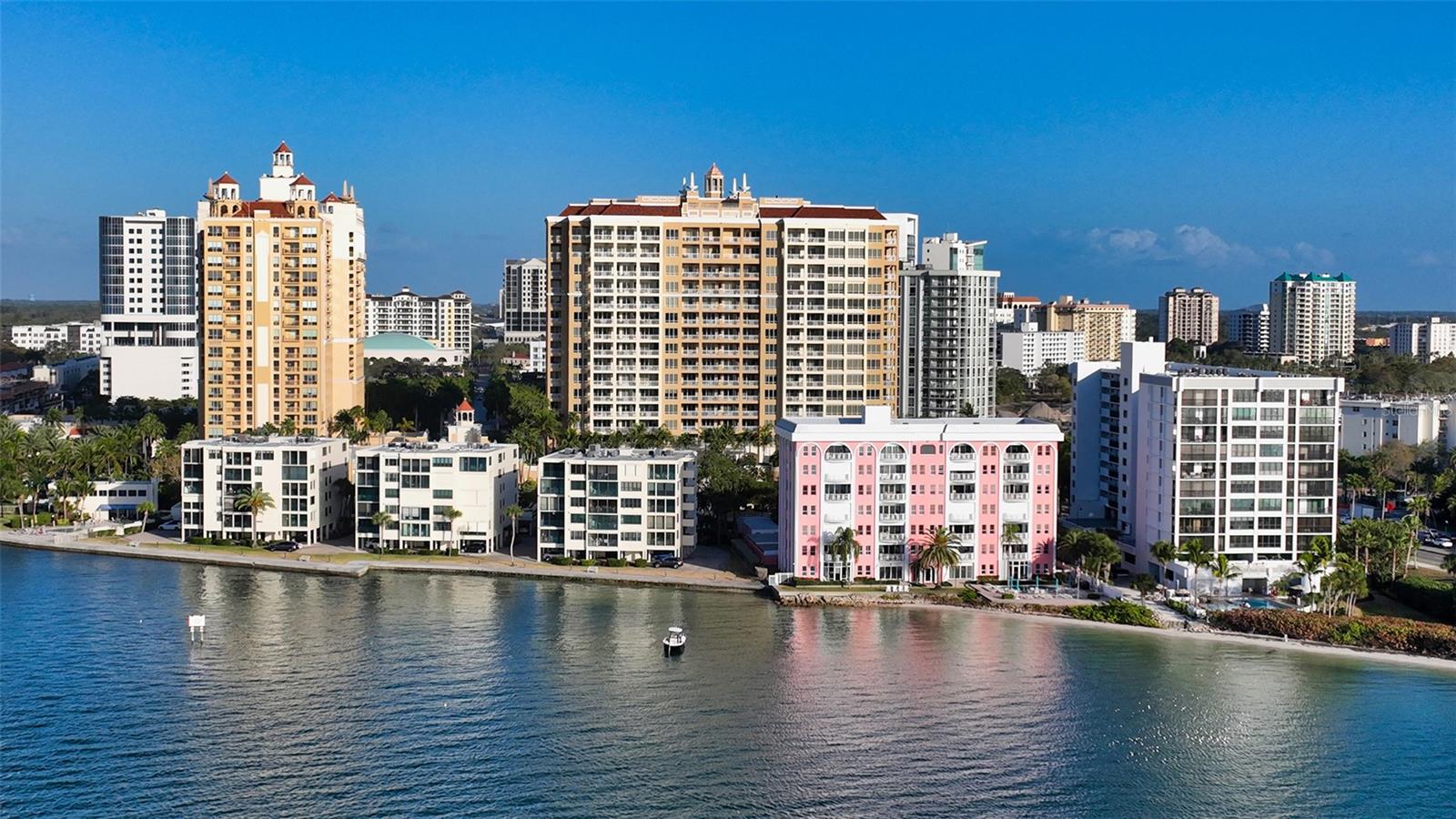 35 WATERGATE DR #806 - Photo 1