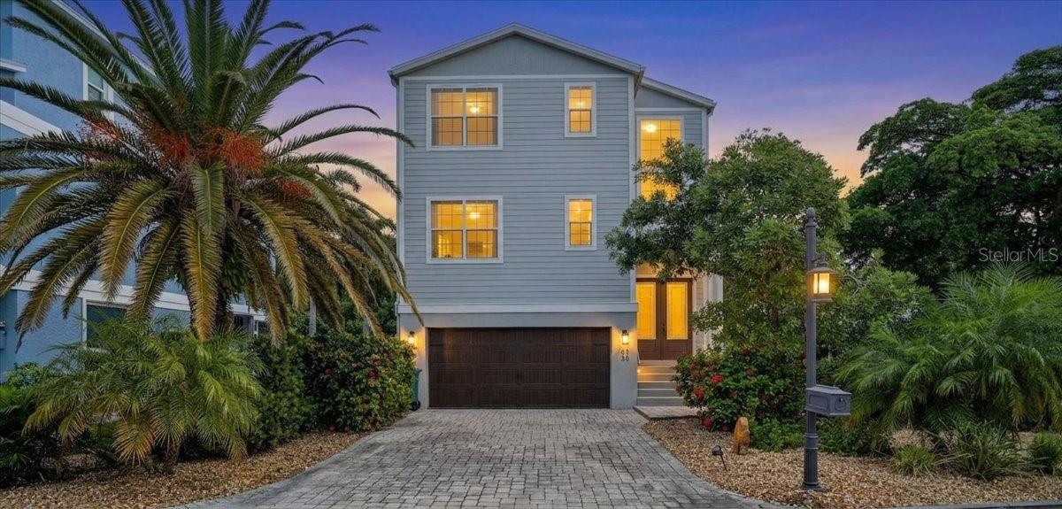 6330 LAGUNA DR - Photo 1