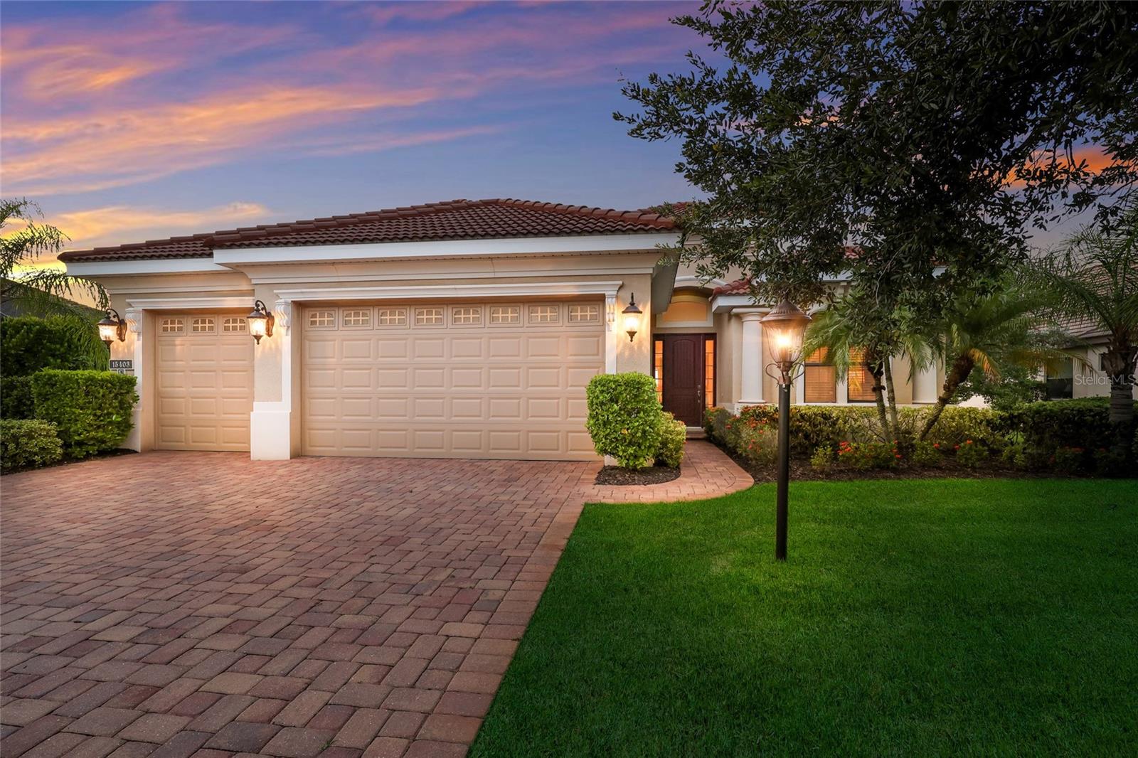 15403 HELMSDALE PL - Photo 1