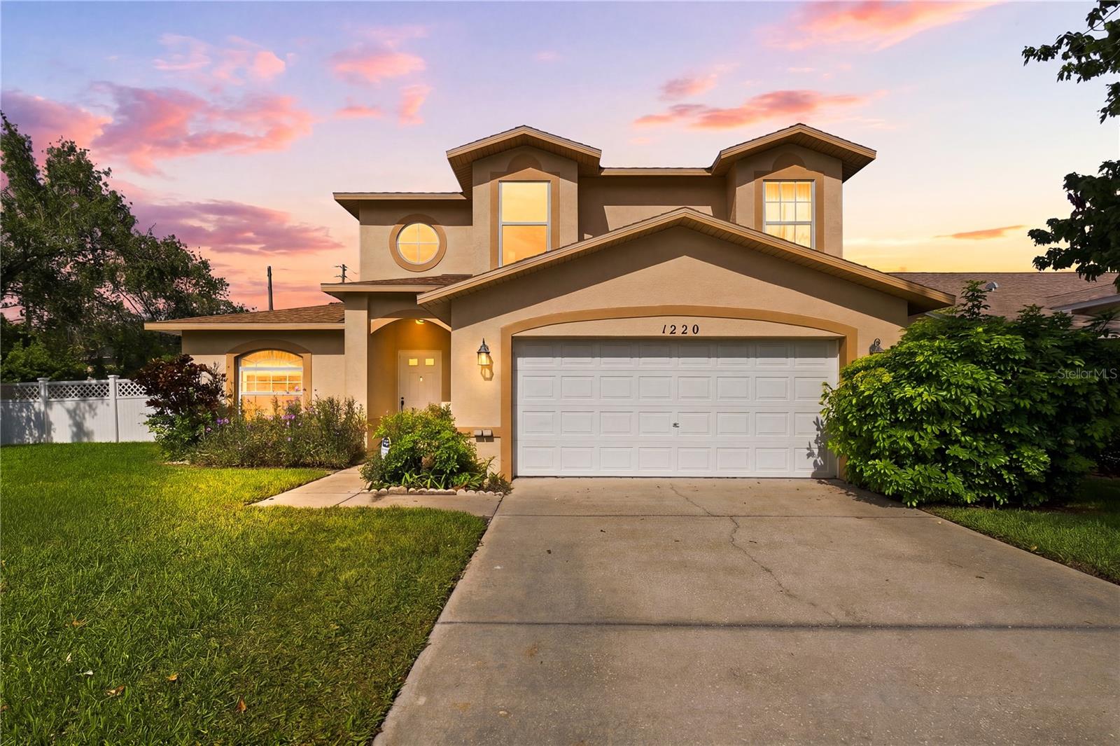 1220 ALEXANDER WAY - Photo 1