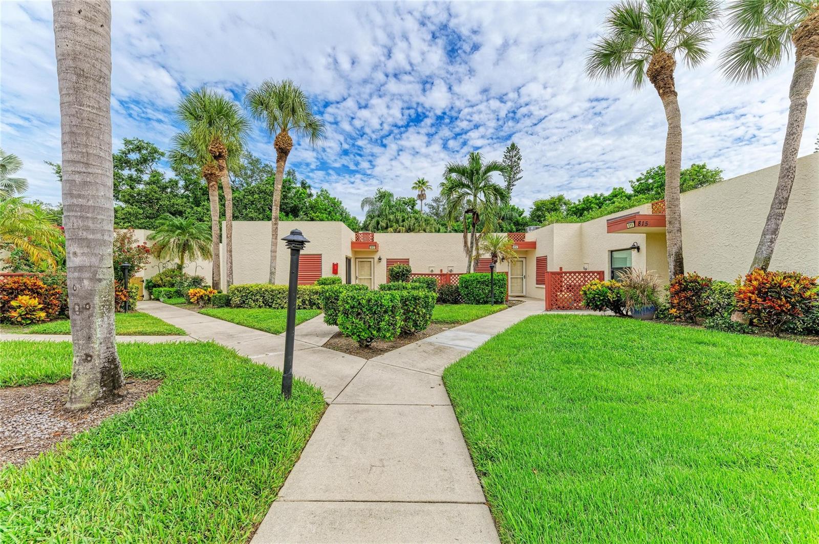 813 SPRING LAKES BLVD - Photo 1
