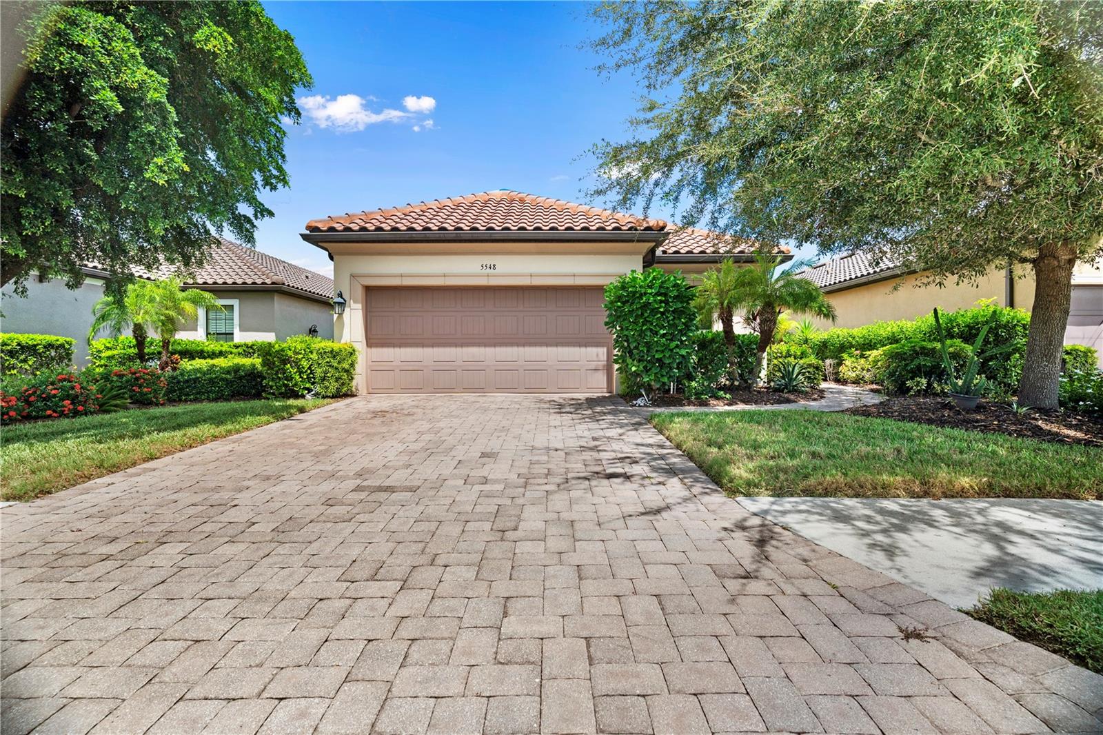 5548 SENTIERO DR - Photo 1