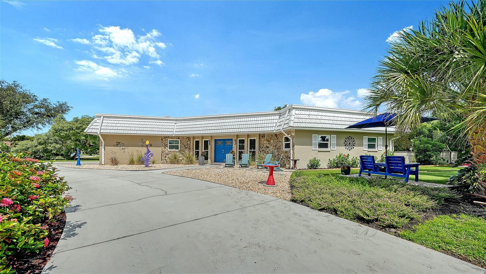 5211 INVERNESS DR - Photo 1