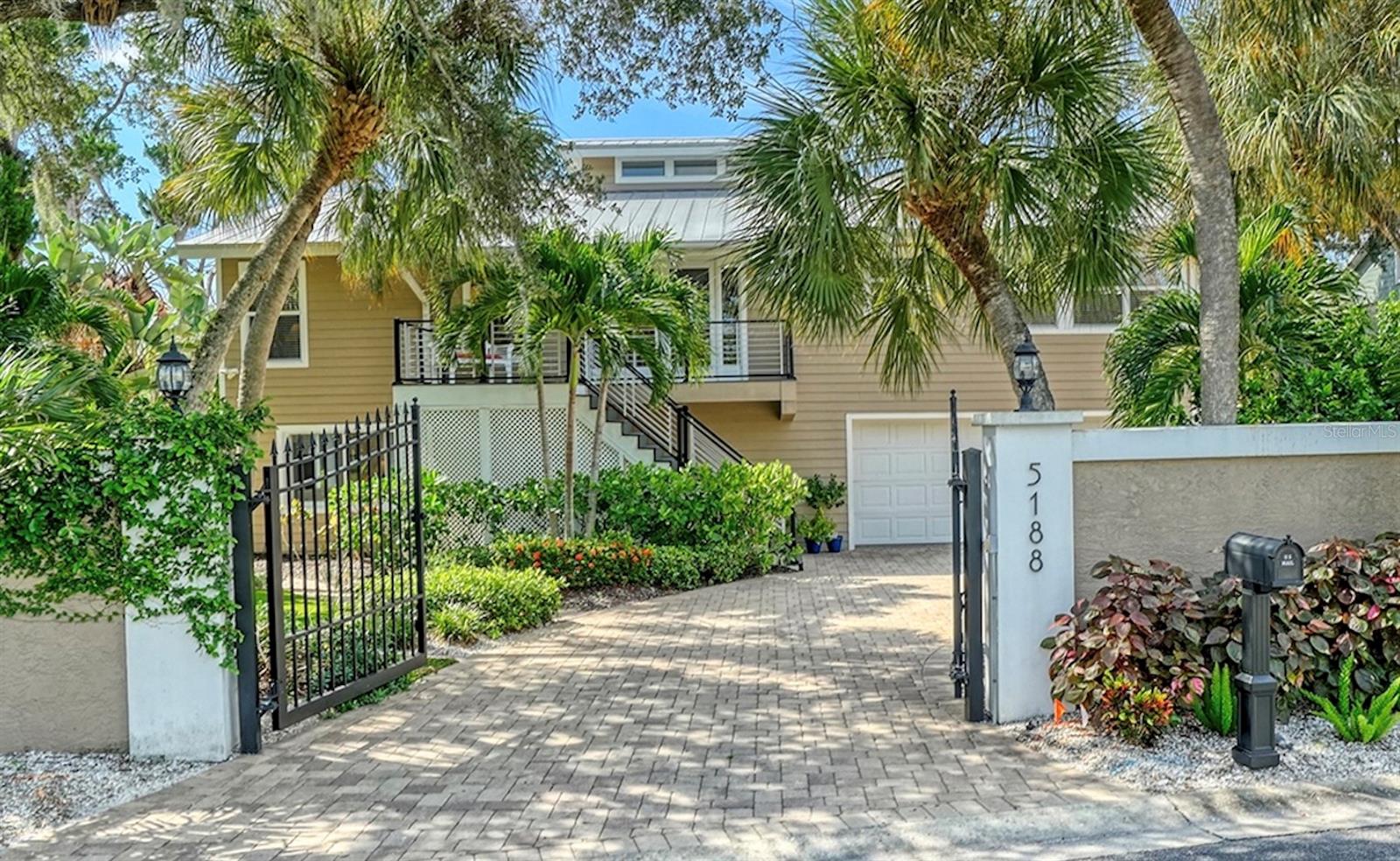 5188 SIESTA WOODS DR - Photo 1