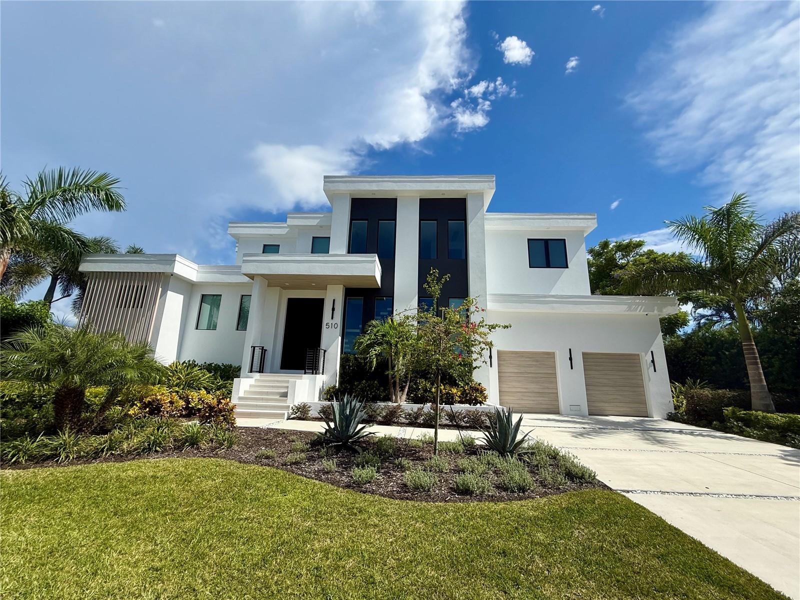 510 GOLF LINKS LN - Photo 1