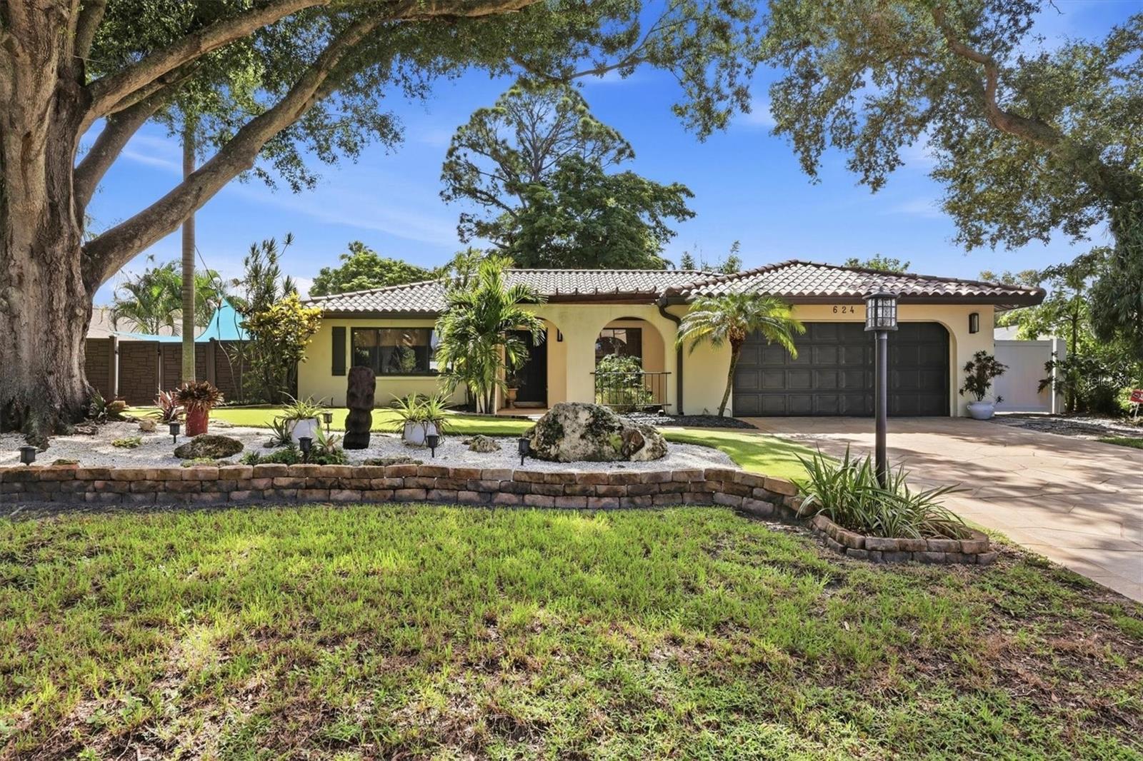 624 SAINT ANDREWS DR - Photo 1