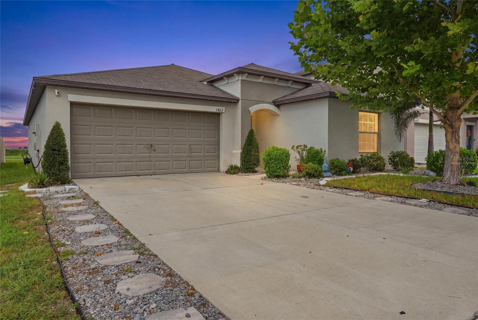 1423 GOLDEN GLOW DR - Photo 1