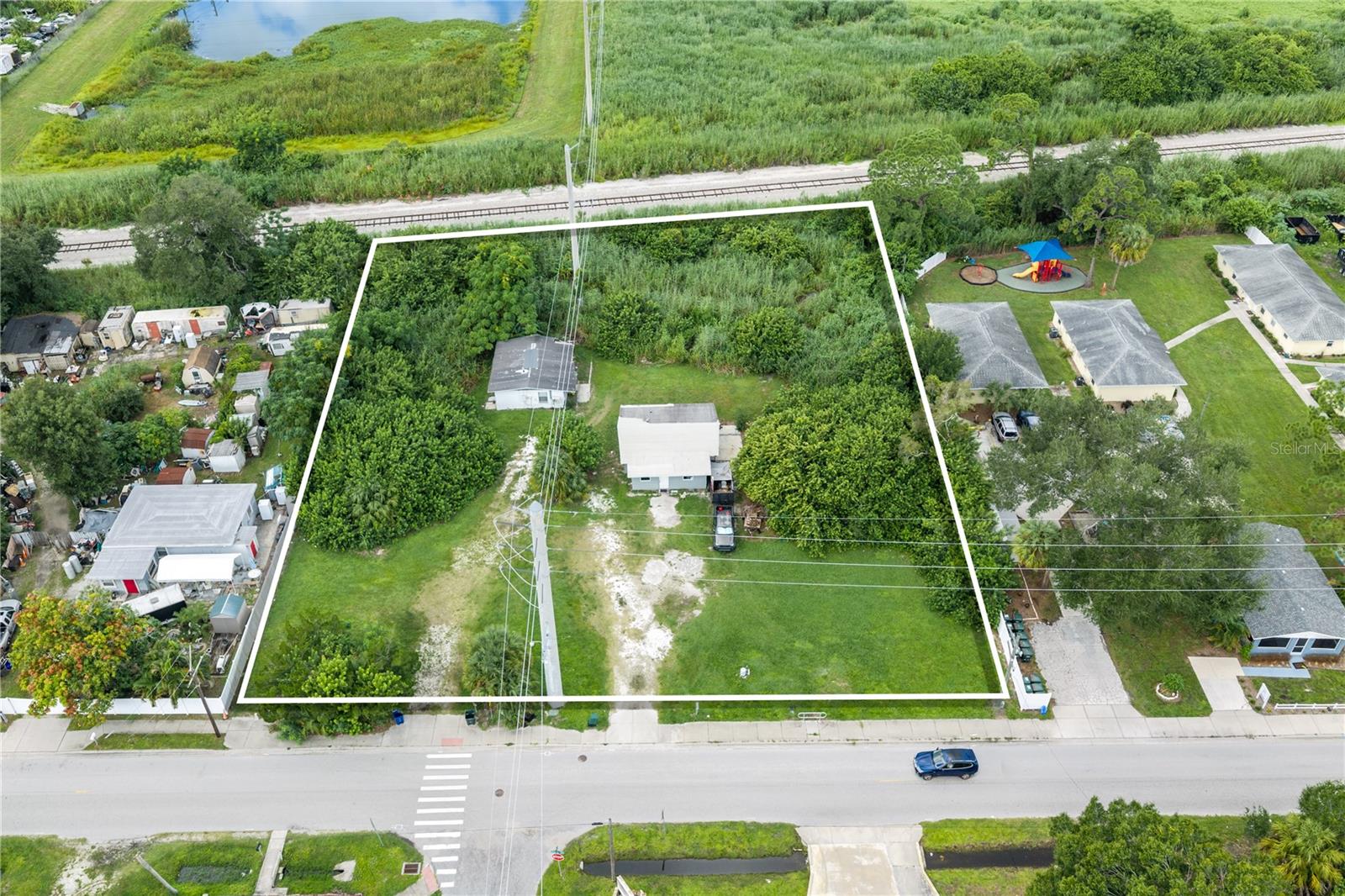 2305 MANGO AVE - Photo 1