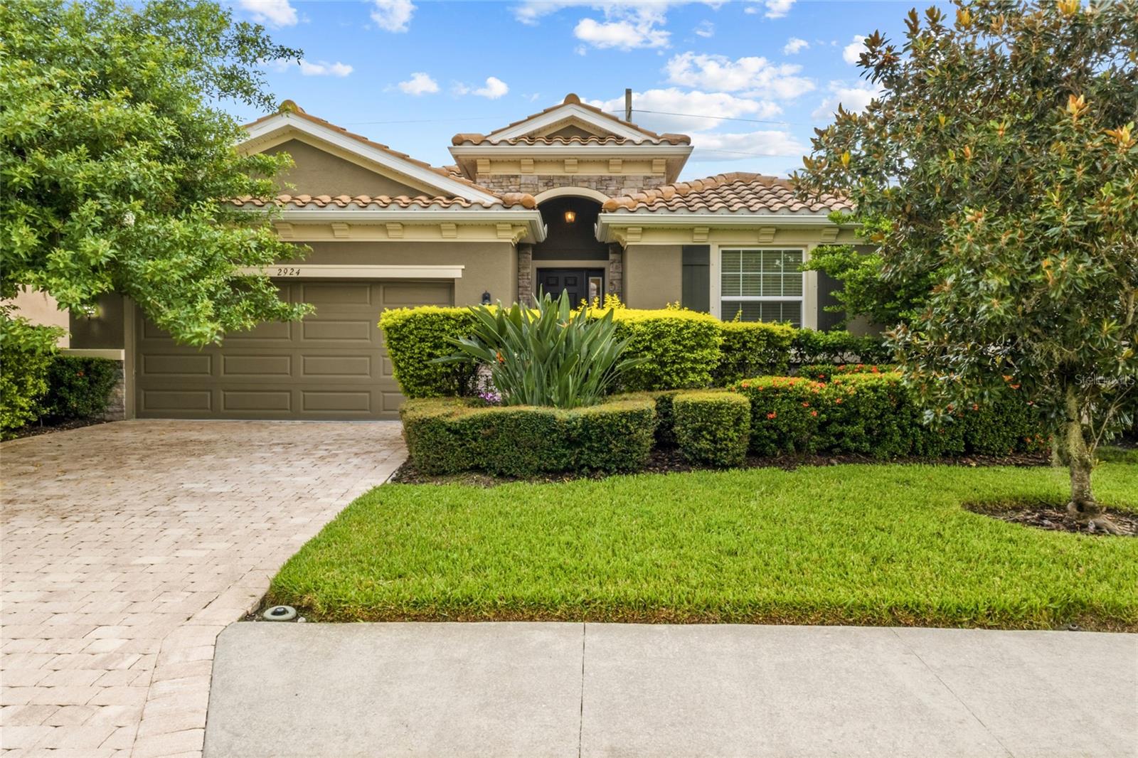 2924 ORIOLE DR - Photo 1