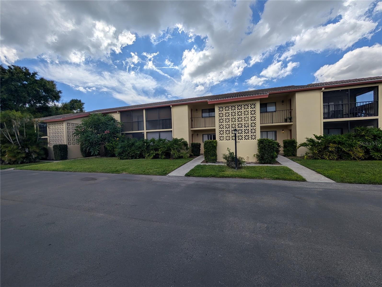 2515 BAYSHORE GARDENS PKWY #15 - Photo 1