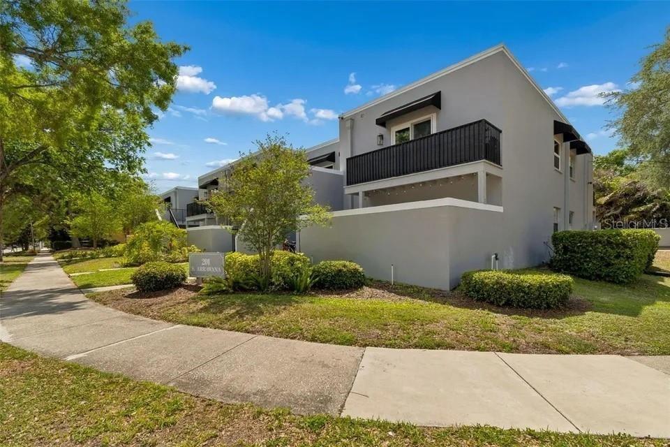 201 S ARRAWANA AVE #L - Photo 1