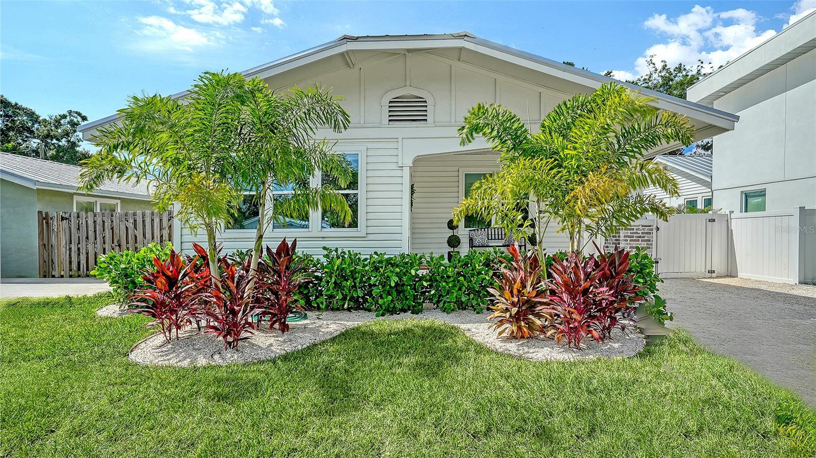 2546 LOMA LINDA ST - Photo 1