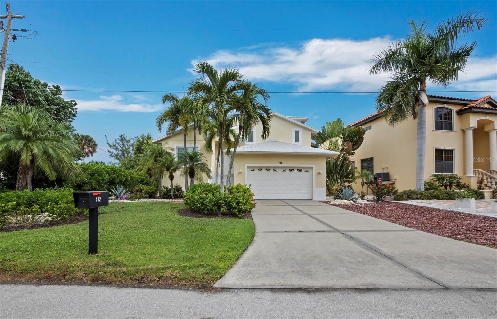 182 ISLAND CIR - Photo 1