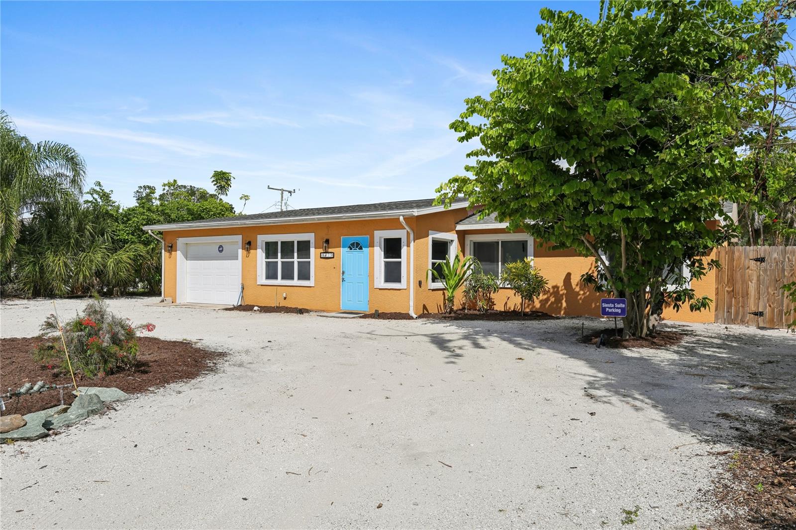 8479 PINEWOOD RD - Photo 1