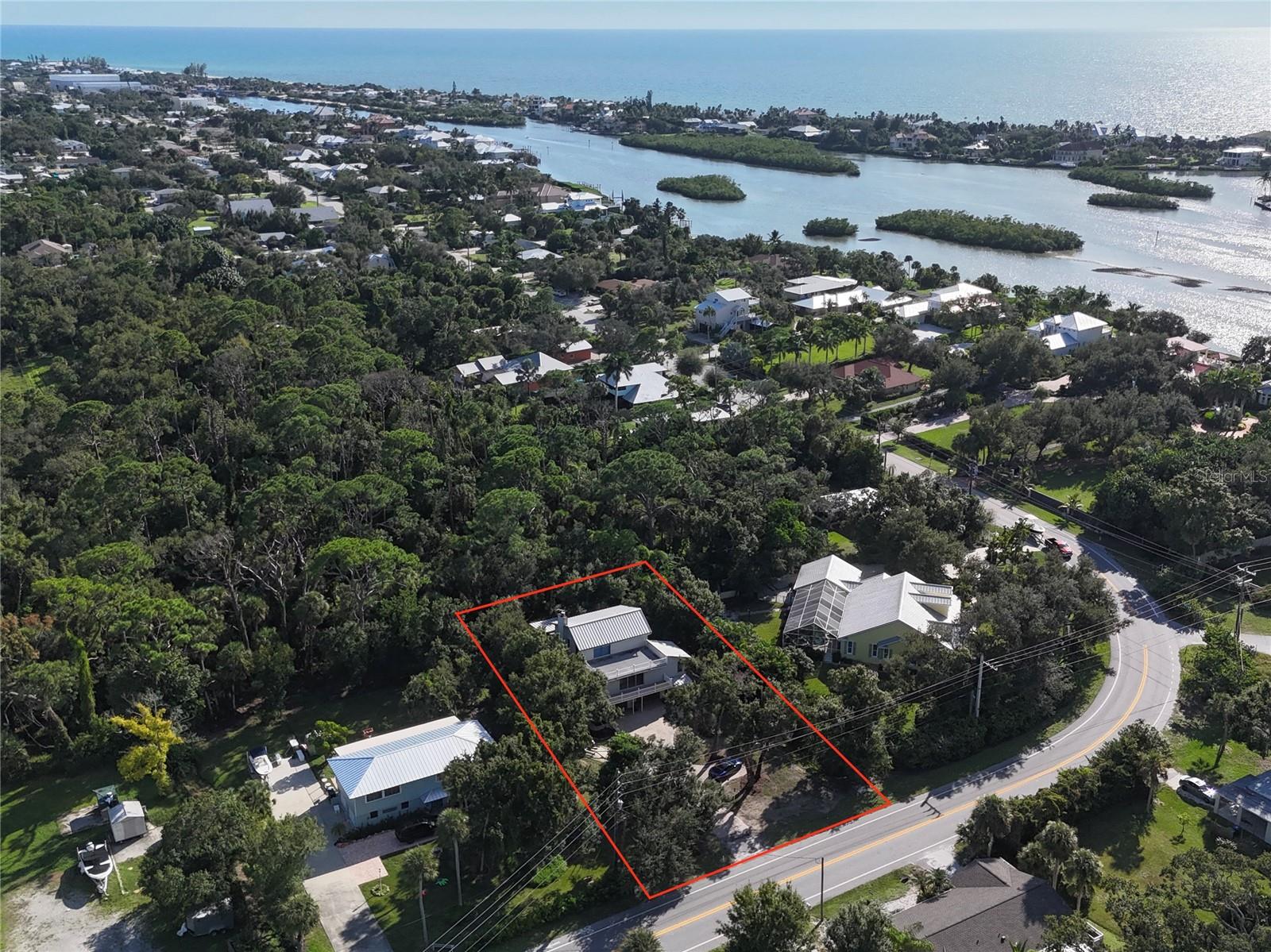 603 LAUREL RD W - Photo 1