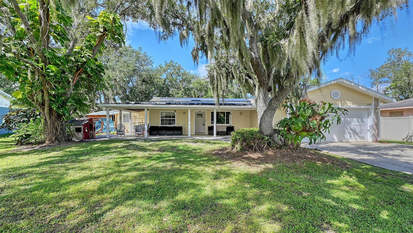 5107 WOODLAWN CIR W - Photo 1