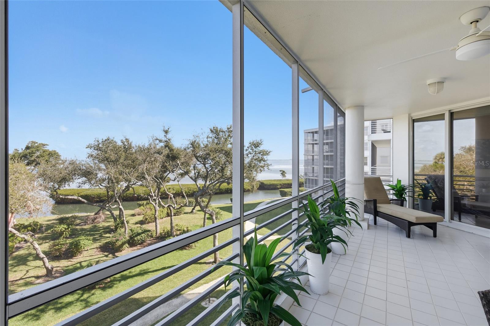 2550 HARBOURSIDE DR #333 - Photo 1