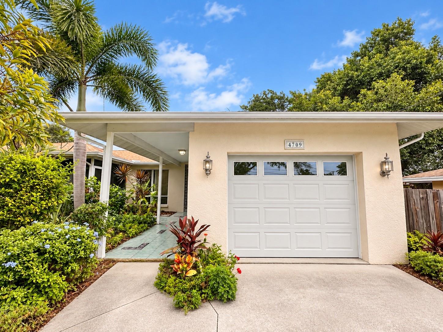 4709 BROOKSDALE DR - Photo 1