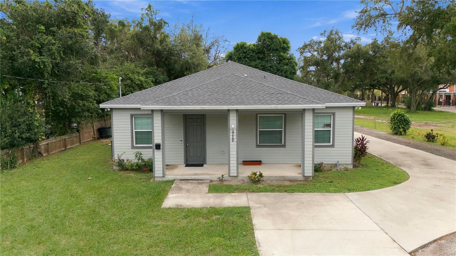 1710 MANATEE AVE E - Photo 1