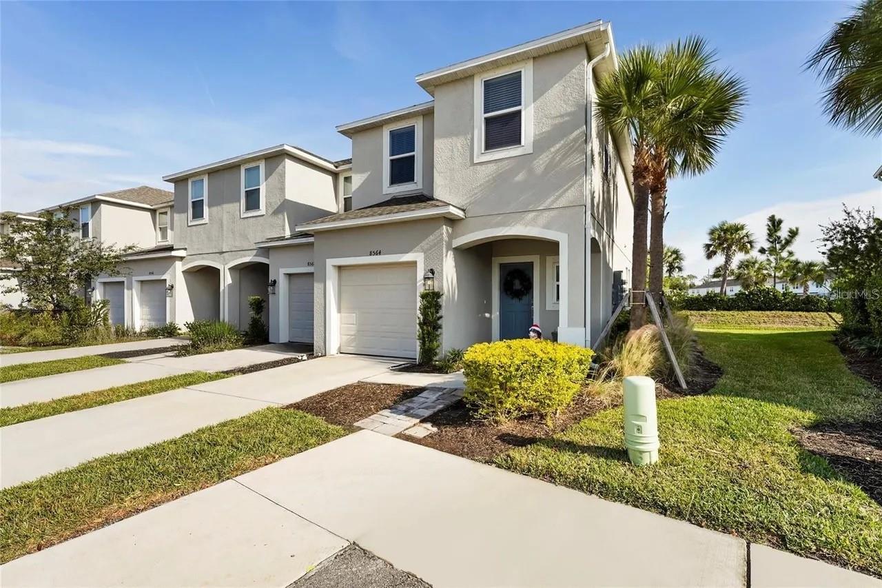 8556 LUNAR SKYE ST - Photo 1