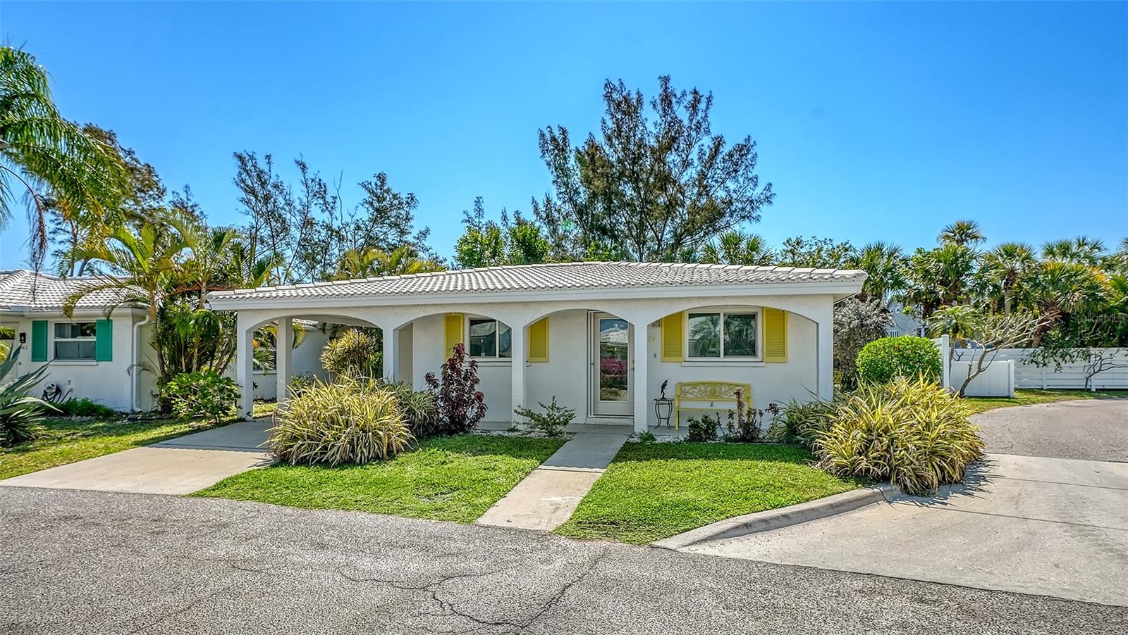 554 SPANISH DR S - Photo 1
