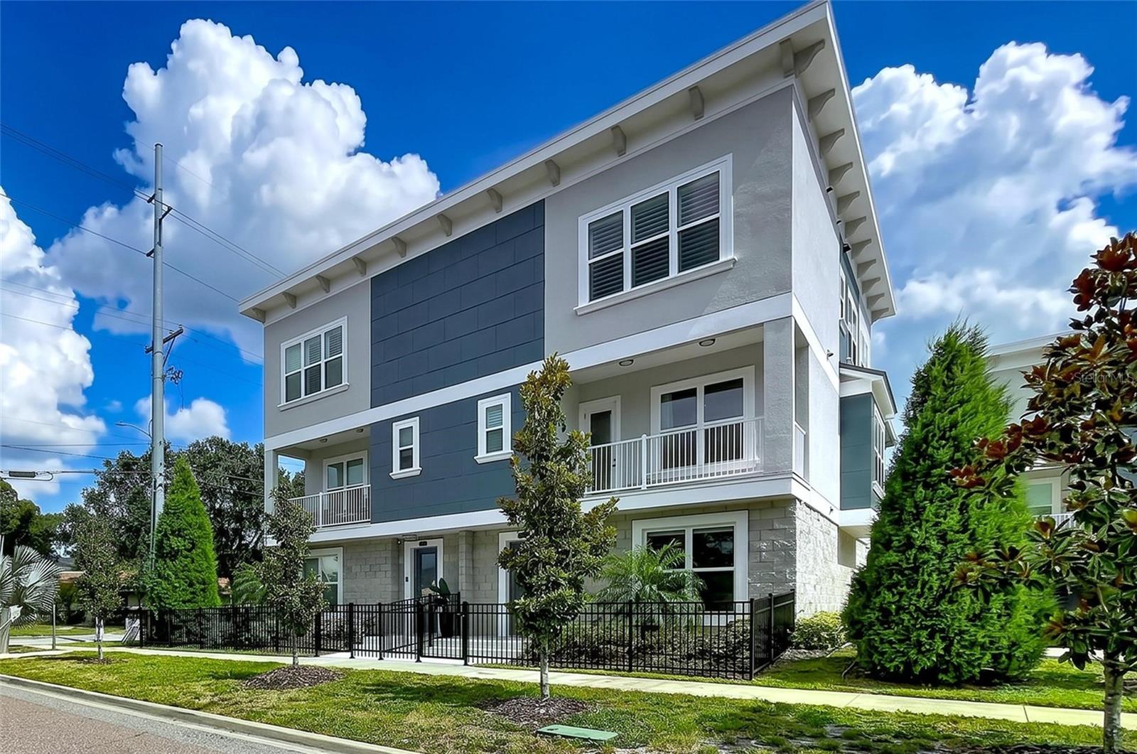 3702 W ROLAND ST #3 - Photo 1