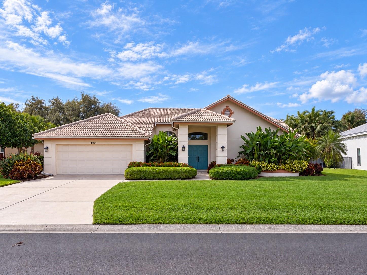 4871 WINTERHAVEN DR - Photo 1